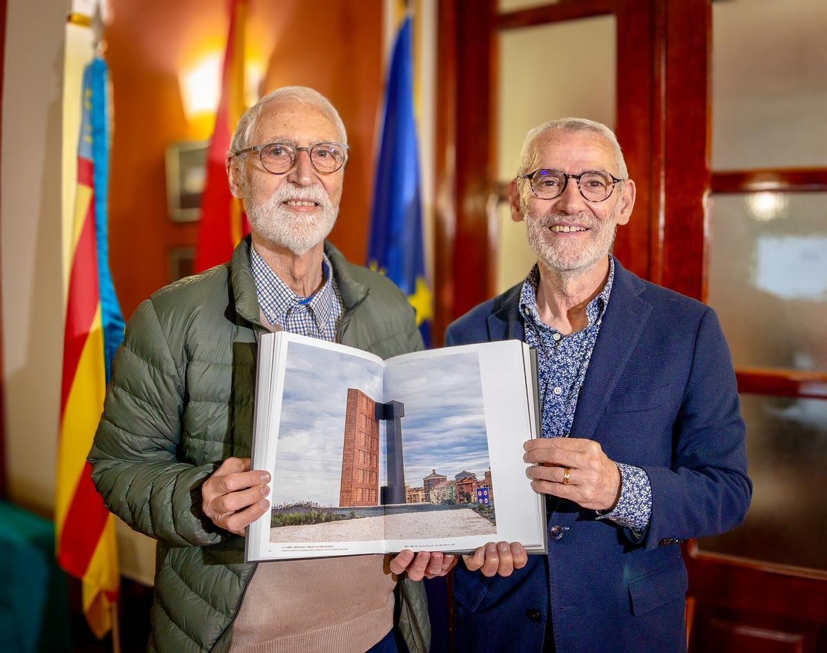 Enric Mestre junt a l’alcalde d’Alboraia