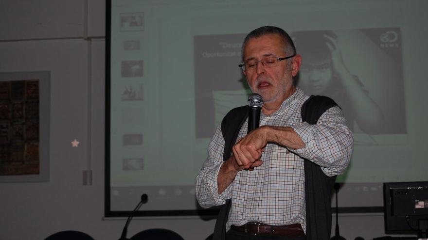 Enric Queralt, en la xerrada a l&#039;Institut Narcís Monturiol.