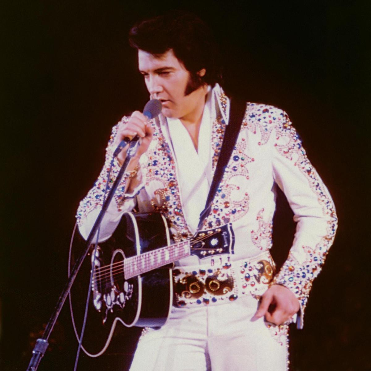 Elvis, en el concierto en el Mid-South Coliseum de Memphis, el 20 de marzo de 1974