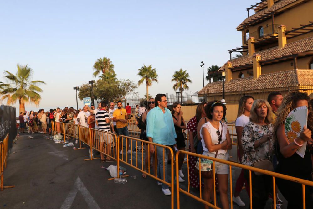 Gran expectación ante el único concierto de Jennifer Lopez en España. Se han formado largas colas hasta la apertura de las puertas del recinto del Marenostrum Castle Park, escenario del concierto.