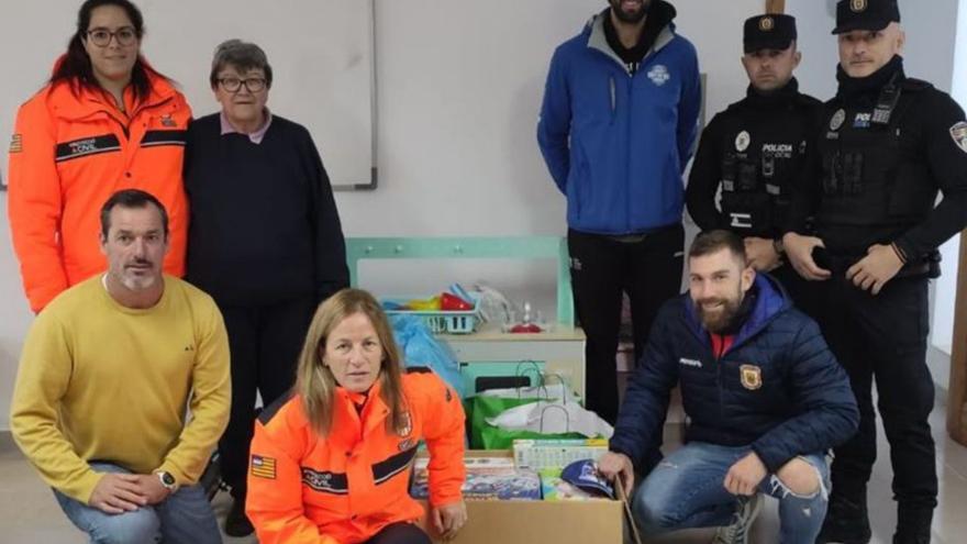 Sant Antoni inicia el reparto de los juguetes de la campaña solidaria de Policía Local y Protección Civil