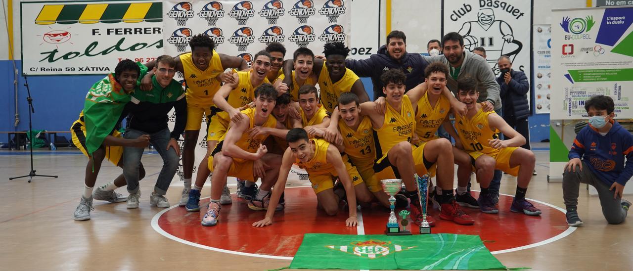 El Coosur Betis celebrando el título del torneo del Genovés.