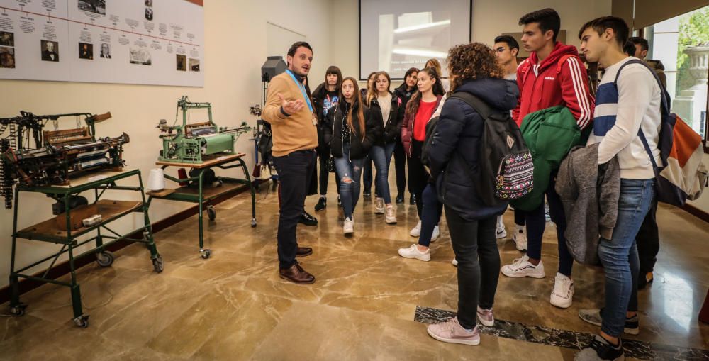 Una exposición de telares antiguos se configura como el embrión del Museo Industrial