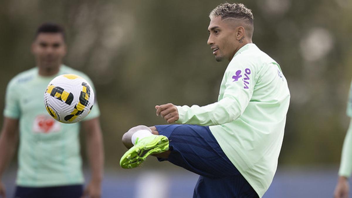 Raphinha mete un golazo en un entrenamiento de selección