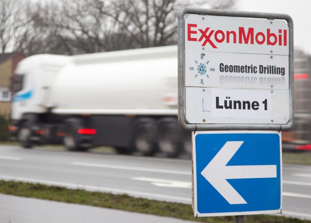 Cartel indicando el complejo de Exxon Mobil de Lünne 1, en Alemania.