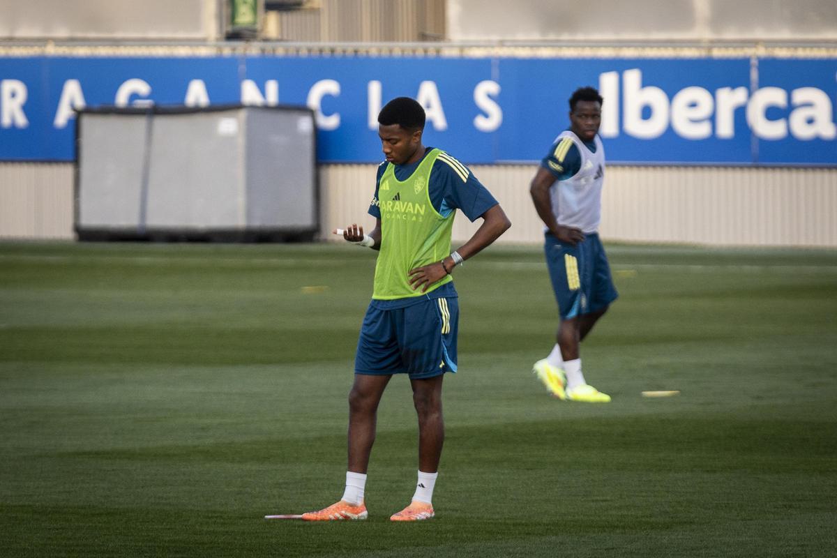 Álex Gomes, en un entrenamiento con el Real Zaragoza.