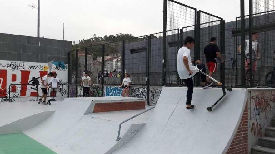 Baiona renueva la pista de skate de O Aral