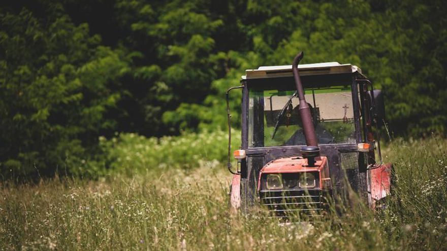 Multa d'Hisenda a un matrimoni que llogava tractors dels anys 80 com si fossin nous per pagar menys impostos