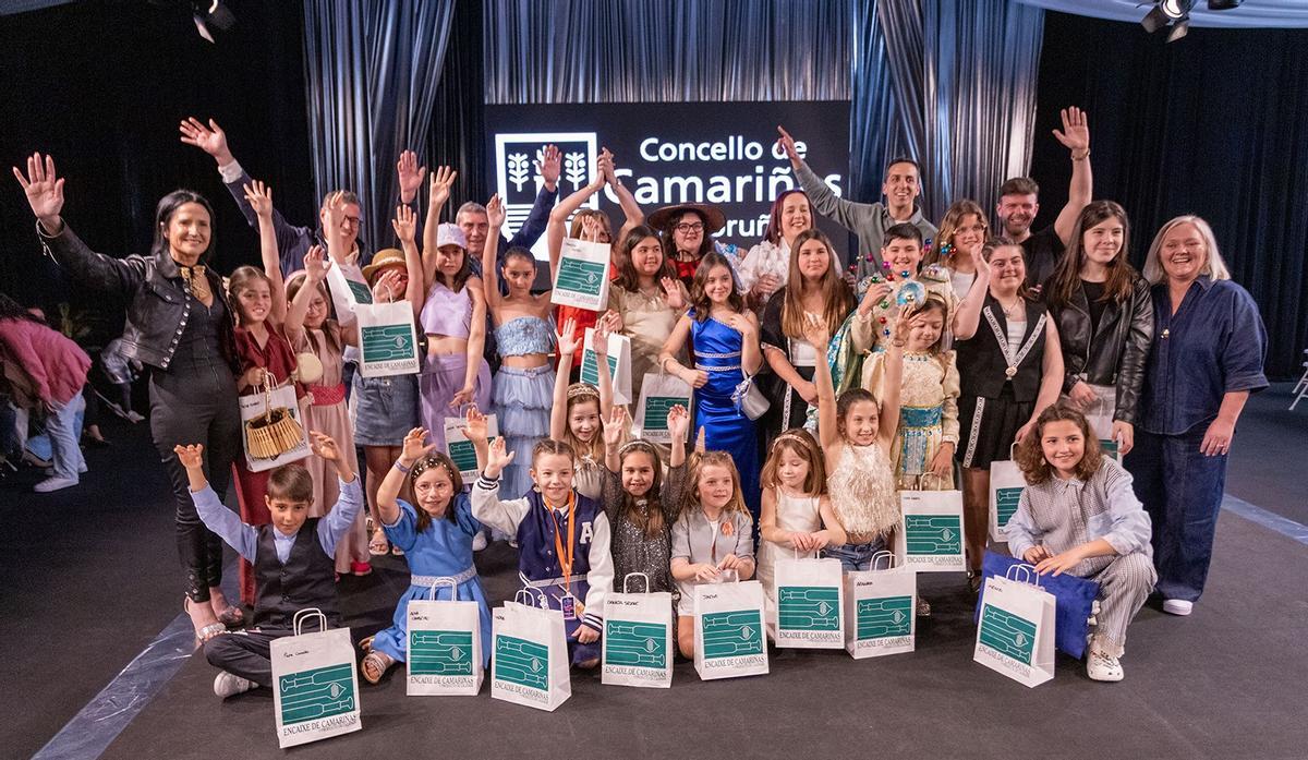 Reconocimiento en Camariñas a las niñas y niños de las escuelas de palillo.