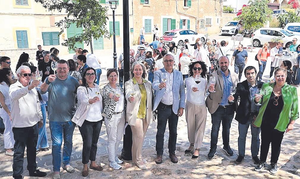 Autoridades junto a miembros de las DO Pla i Llevant Y DO Binissalem.