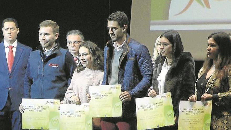 Premian a los mejores en estudios agrícolas