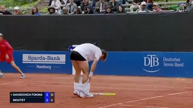 ¡Surrealista es poco! Mouret se baja los pantalones tras perder un punto contra Davidovich