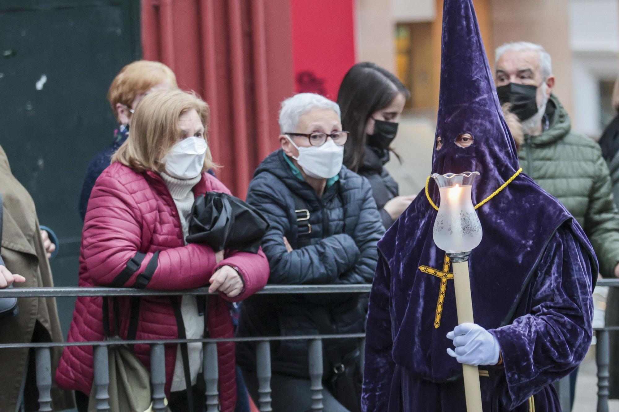 EN IMÁGENES: Así fue la procesión del Nazareno por las calles de Oviedo