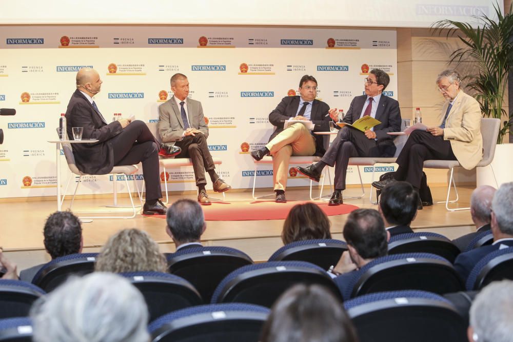 Tomás Mayoral, Juan LLopis, Alfonso Ortega, José María Chiquillo y Enrique Gaspar durante la mesa redonda