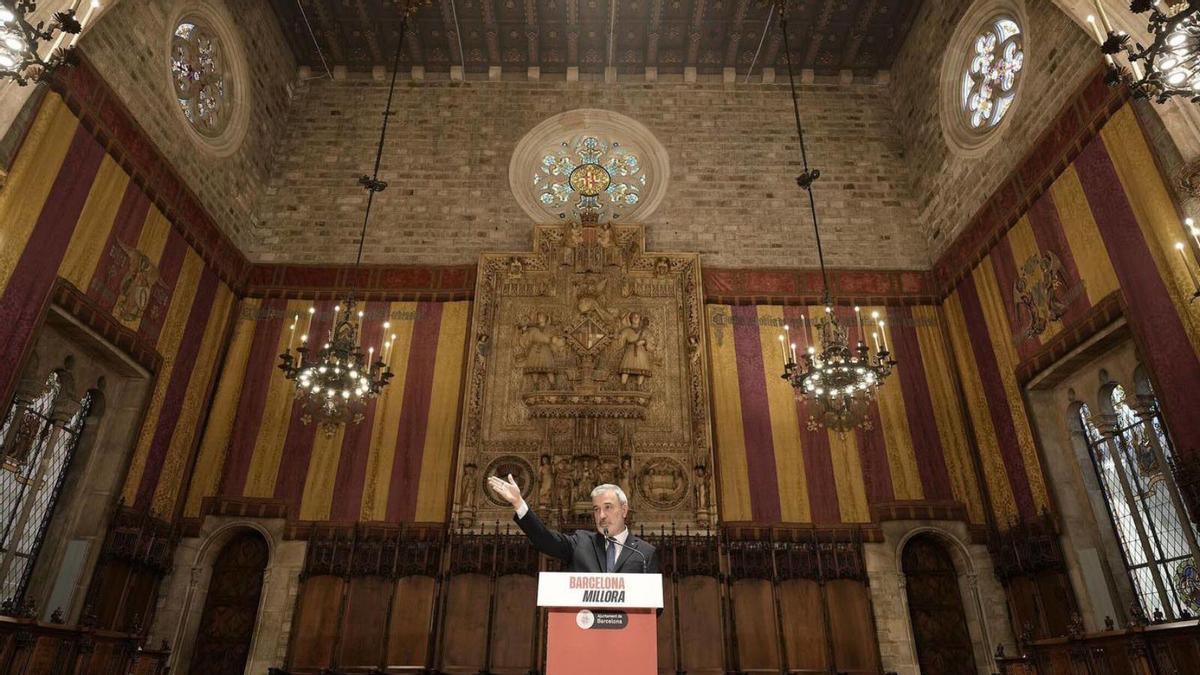 L’alcalde de Barcelona, Jaume Collboni, ahir al Saló de Cent, fent balanç dels seus dos anys de gestió. | FERRAN NADEU L’alcalde de Barcelona, Jaume Collboni, ahir al Saló de Cent, fent balanç dels seus dos anys de gestió. | FERRAN NADEU