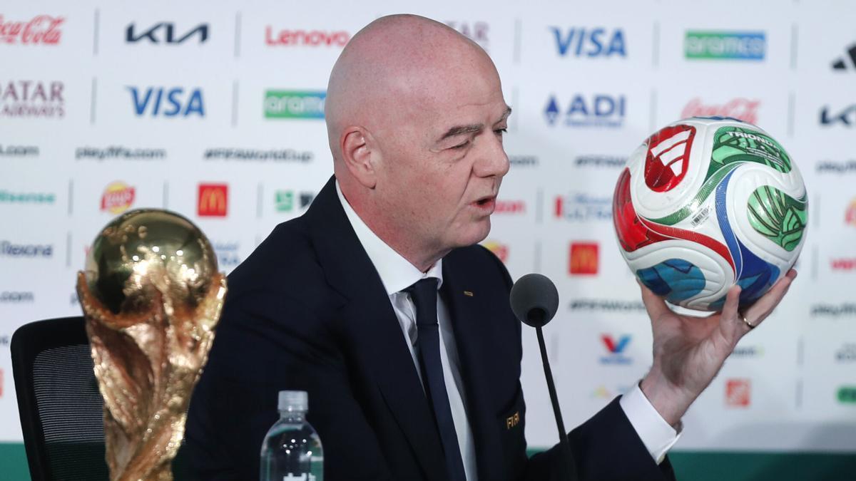 Infantino en la rueda de prensa de México