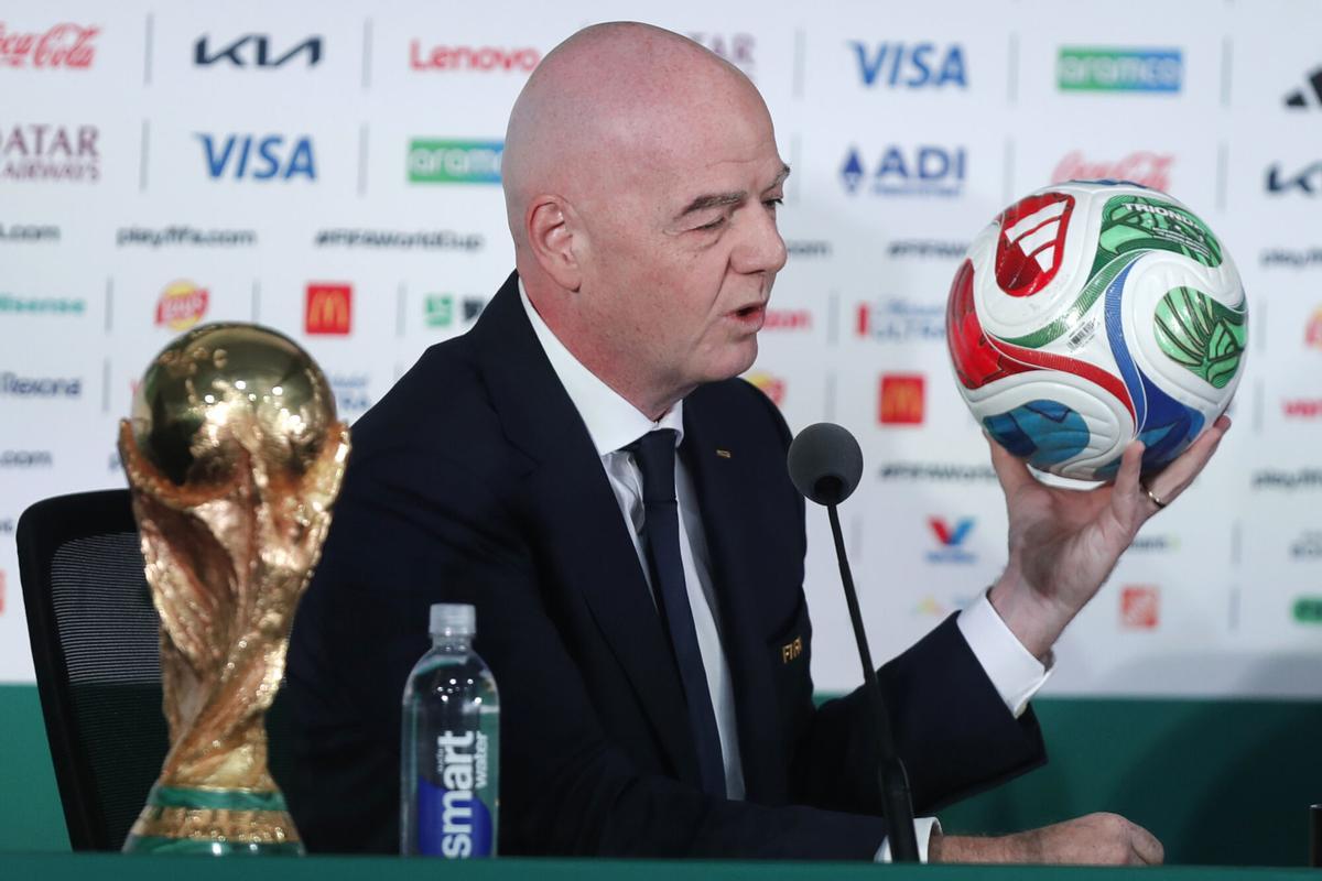 Infantino en la rueda de prensa de México