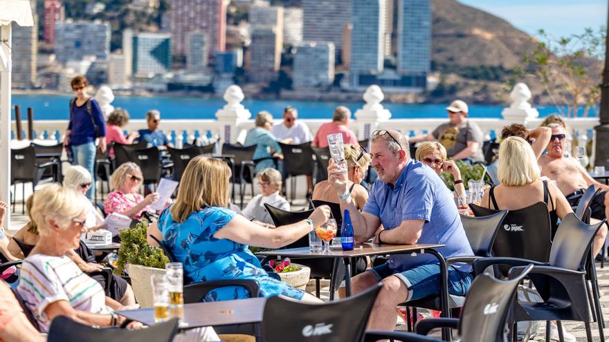 La hostelería de Benidorm necesita 4.000 camareros para el verano
