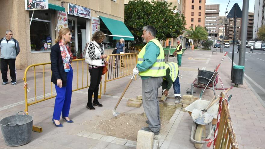 Los espacios verdes de Lorca son renovados por más de un centenar de desempleados