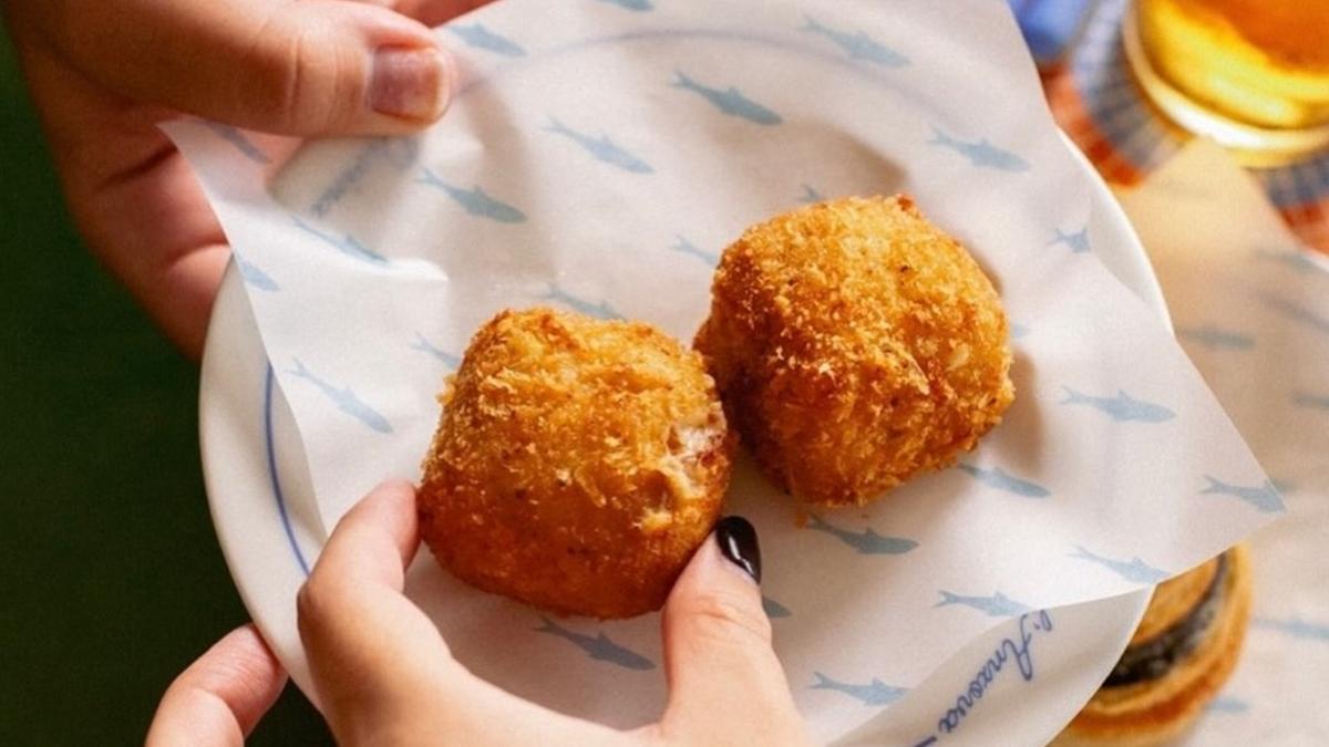 Croquetas de anchoa con queso manchego curado de L’Anxova Divina.