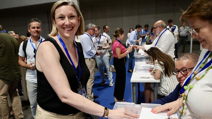 La zamorana Isabel Blanco, durante las votaciones para la elección del presidente del Partido Popular.