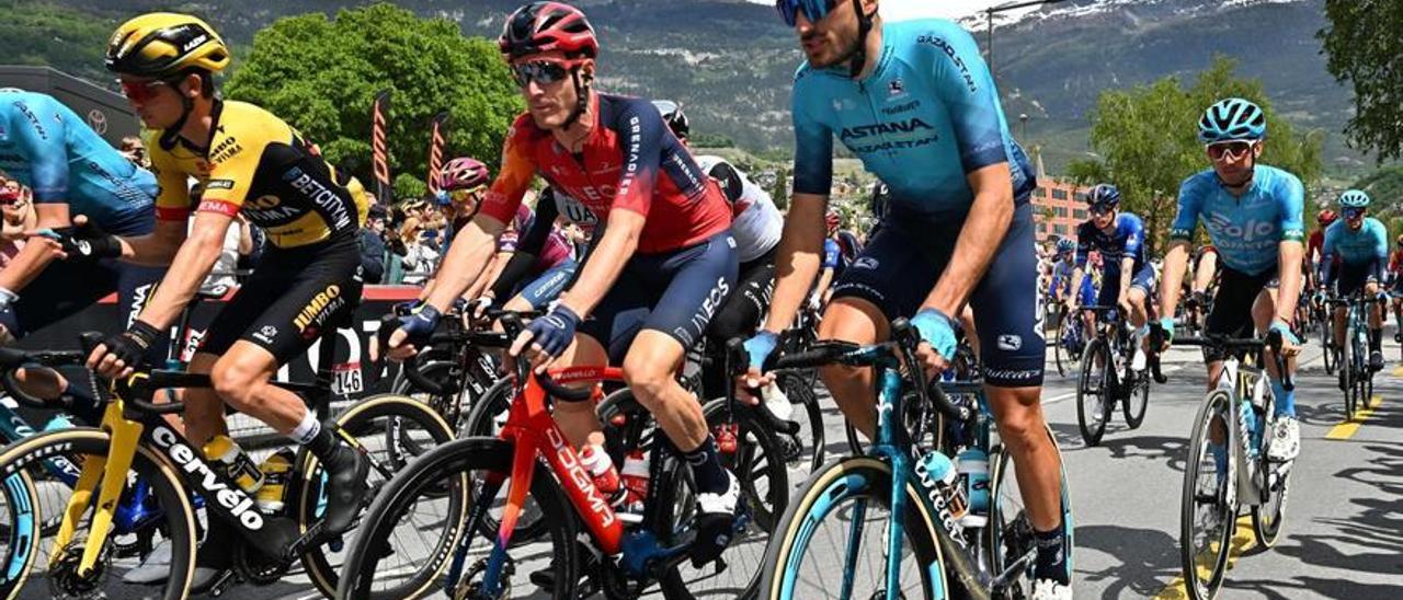 Narváez se lleva la primera etapa del Giro y Pogacar enseña sus garras nada más empezar