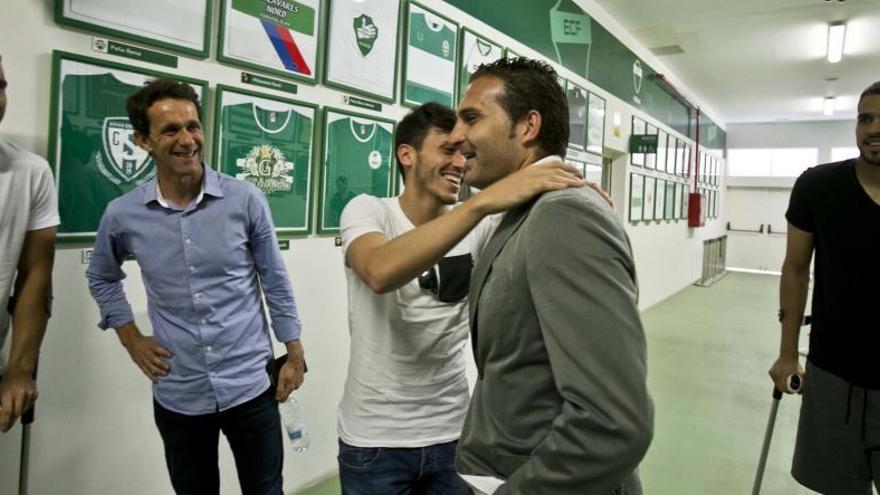 Rubén Baraja se despide de Espinosa junto a Armando, Pol y al director deportivo Ramón Planes