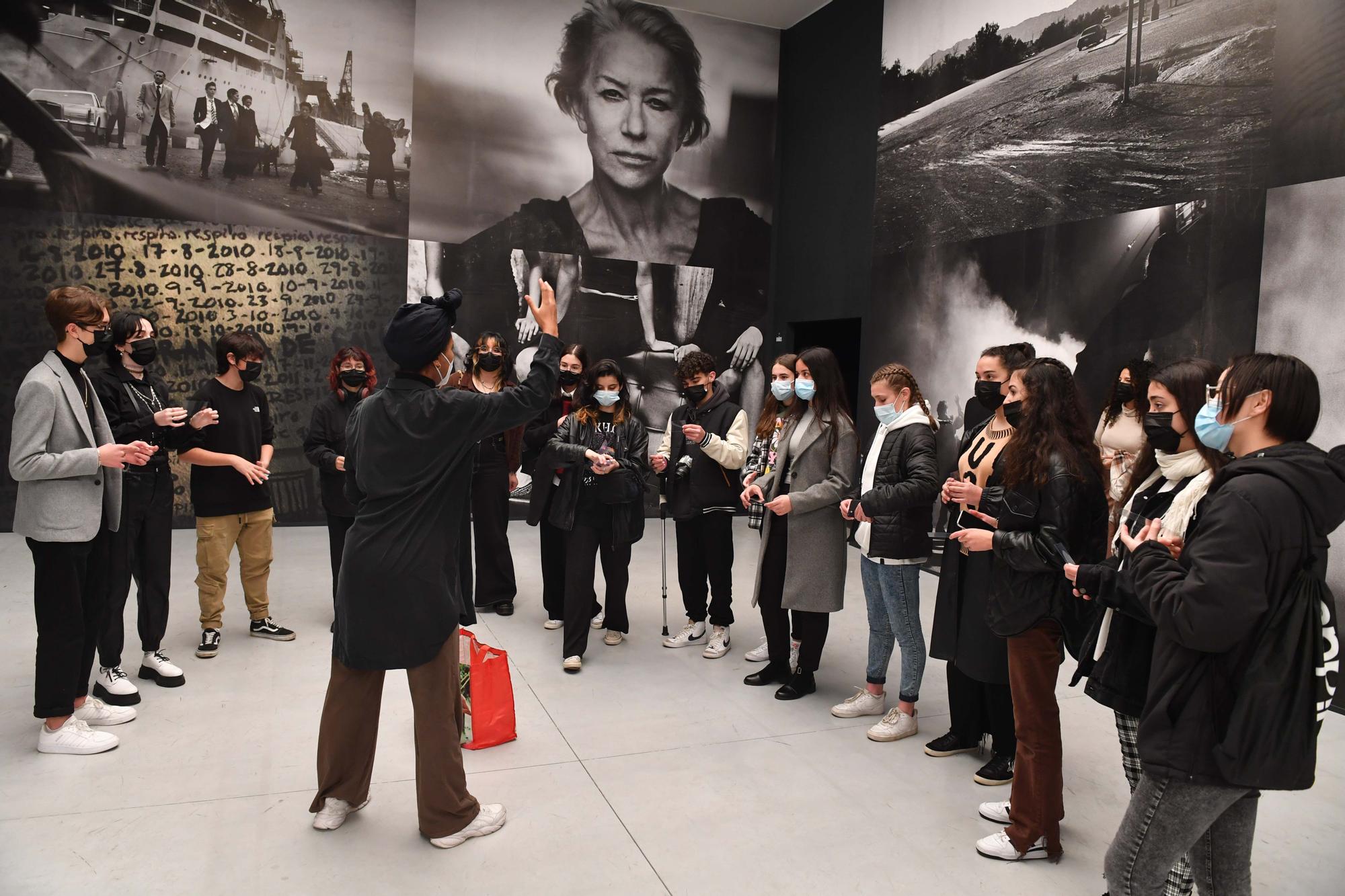 Taller con escolares en la exposición de Peter Lindbergh