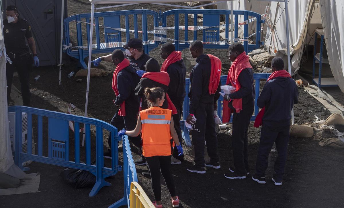 Llegada de migrantes, esta semana, a un centro en El Hierro (Canarias)
