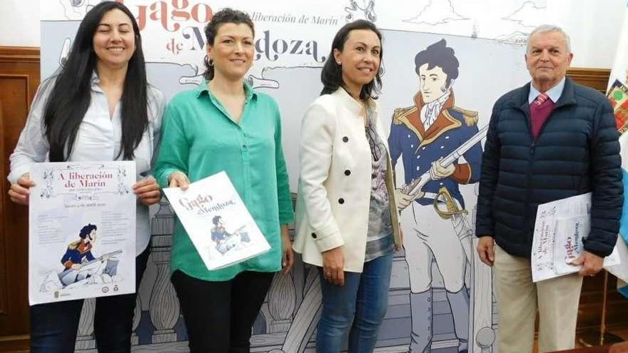 La alcaldesa presenta los actos con el presidente de Ademar y las responsables del cómic. // S.A.