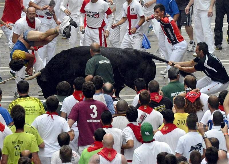 Fotogalería: 6º encierro de los Sanfermines 2013