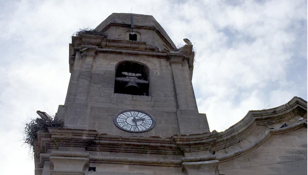 El campanario de la iglesia de Sudanell, cerca de la ciudad de Lleida.