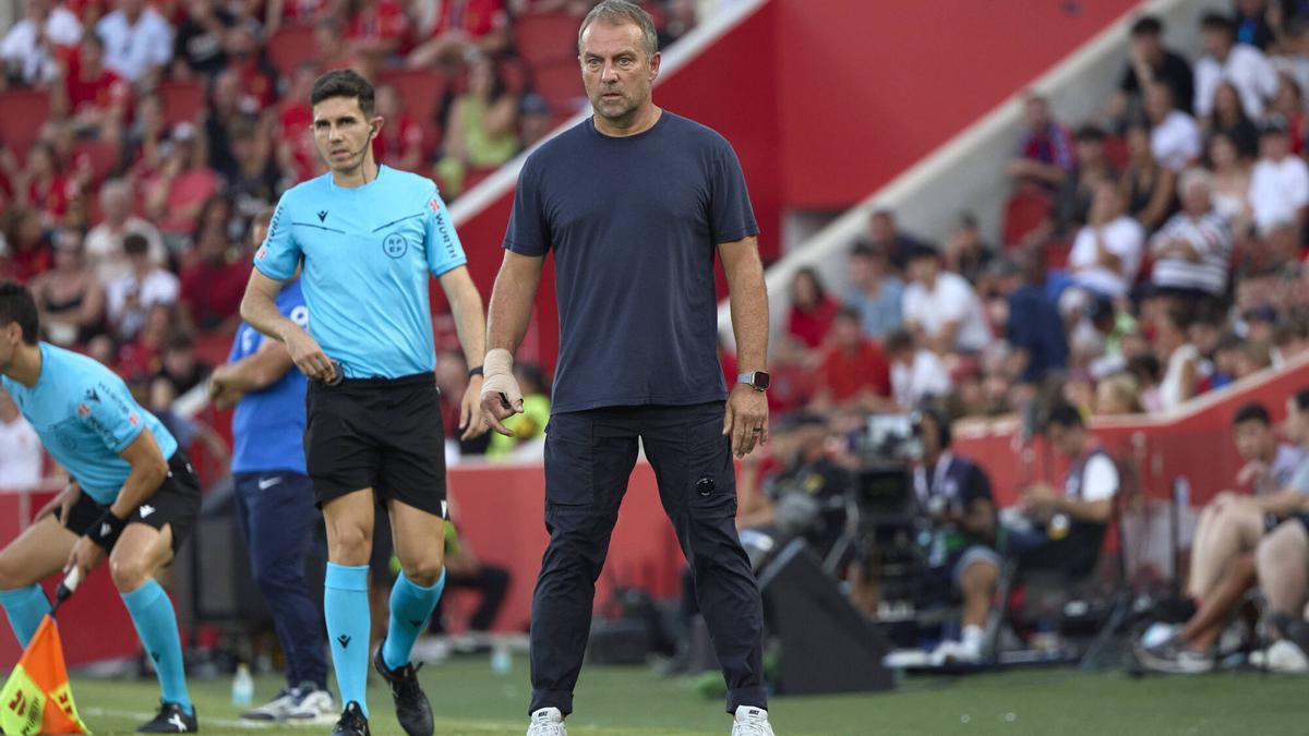 Hansi Flick no está contento con el tema de las inscripciones