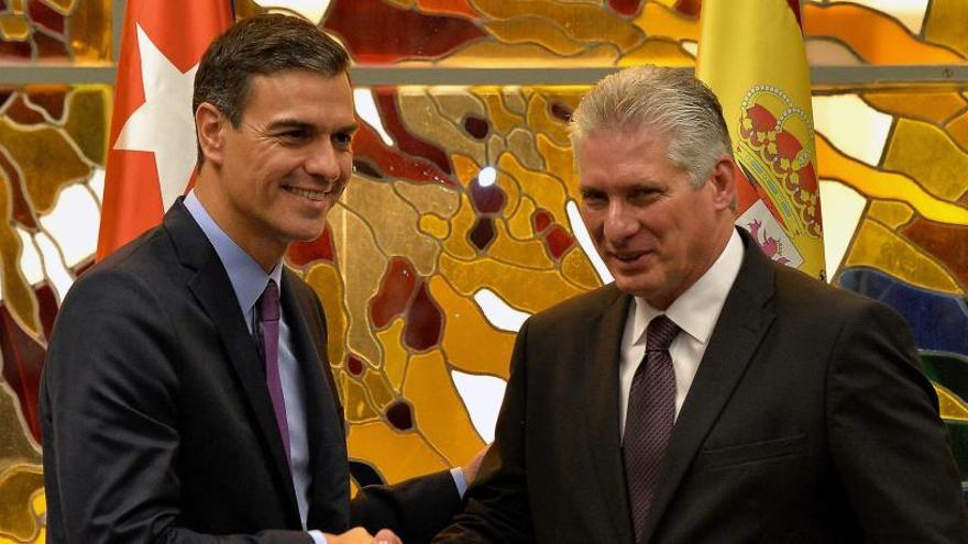 Pedro Sánchez, con el presidente cubano, Miguel Díaz Canel.