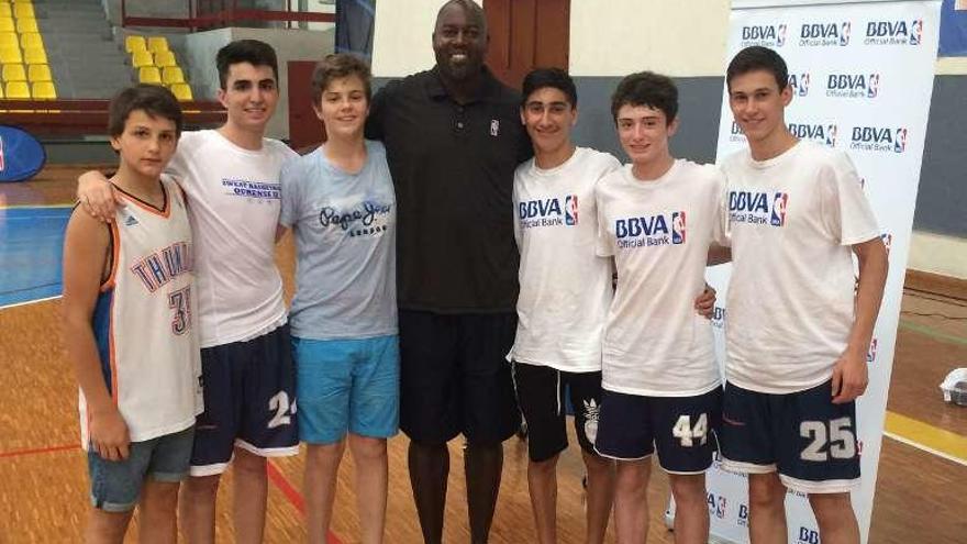 Glen Rice Excampeon De La Nba Imparte Su Magisterio En Ourense Faro De Vigo