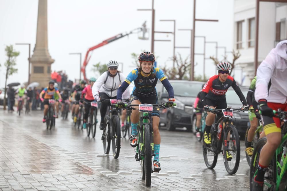 La primera jornada de la competición ha estado marcada por la lluvia