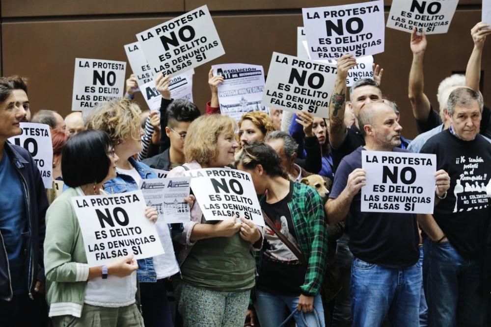 Un centenar de personas respaldan a los acusados por las protestas en El Reconquista