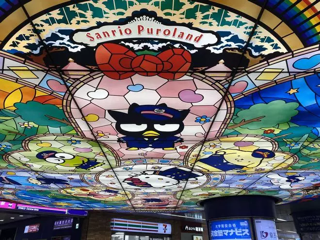La estación de metro de Tokio que es una oda a Hello Kitty