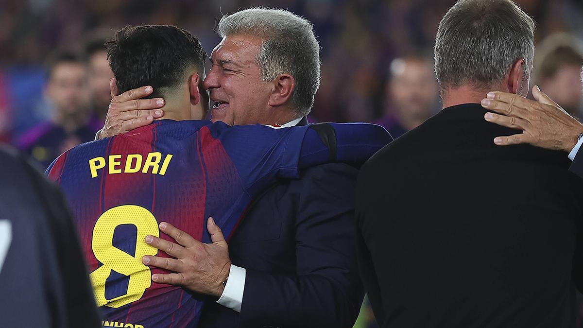 La celebración de Pedri con su padre que casi nadie vio tras ganar La Liga: "Es lo más"