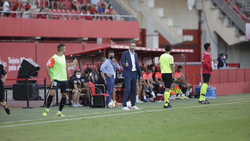 Vicente Moreno responde a Luis García: &quot;Al terminar, algunas veces doy la mano y otras no&quot;