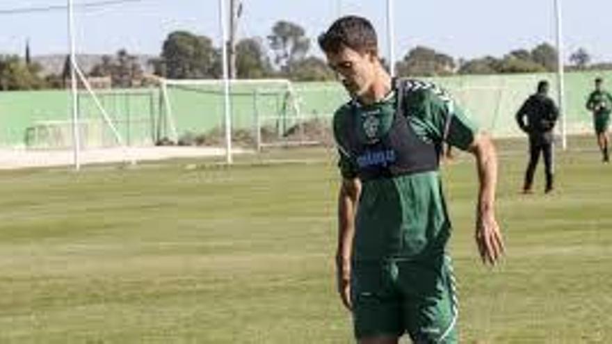 Claudio Medina, durante un entrenamiento con el Elche