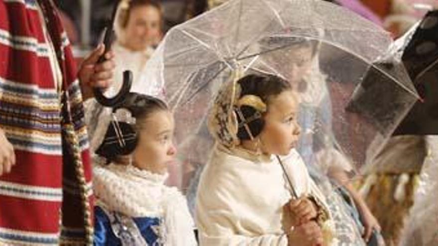 La lluvia deslució el segundo día de la Ofrenda.