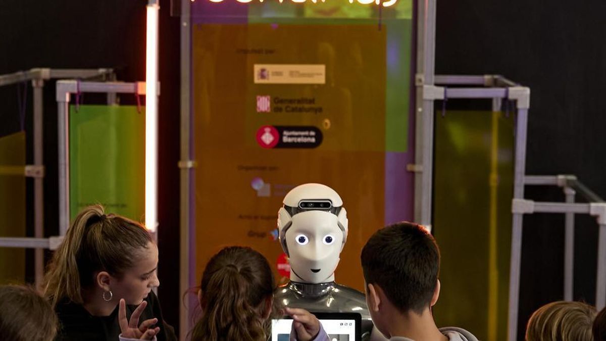 Niños y niñas en la Tech&Play de Barcelona