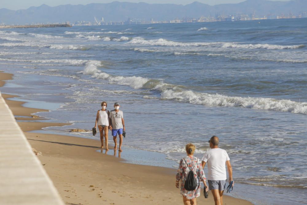 La tormenta destroza y engulle las playas de Valencia