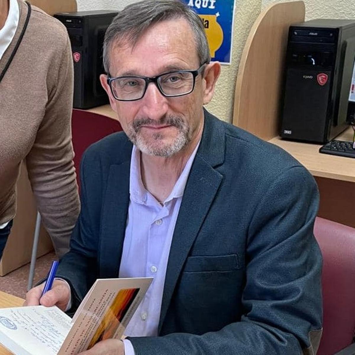 Francisco de Paz Tante, ganador del Premio Nacional de Relatos Cortos de la Asociación de Mujeres Progresistas de Badajoz.