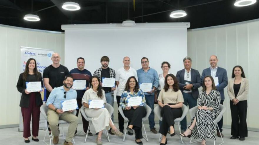 Los participantes, mentores y organizadores de Retos Digitales. | EL DÍA