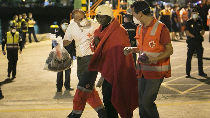 43 subsaharianos acaban en Puerto del Rosario tras salir en patera de Tan-Tan