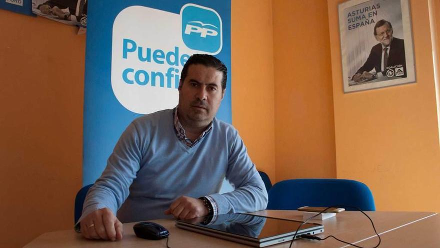 Silverio Argüelles, ayer, en la sede del Partido Popular en Posada de Llanera.