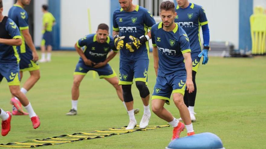 Liberto Beltrán, durante un entrenamiento en El Mayayo antes del duelo ante el Castellón. | PRENSA UCAM MURCIA CF