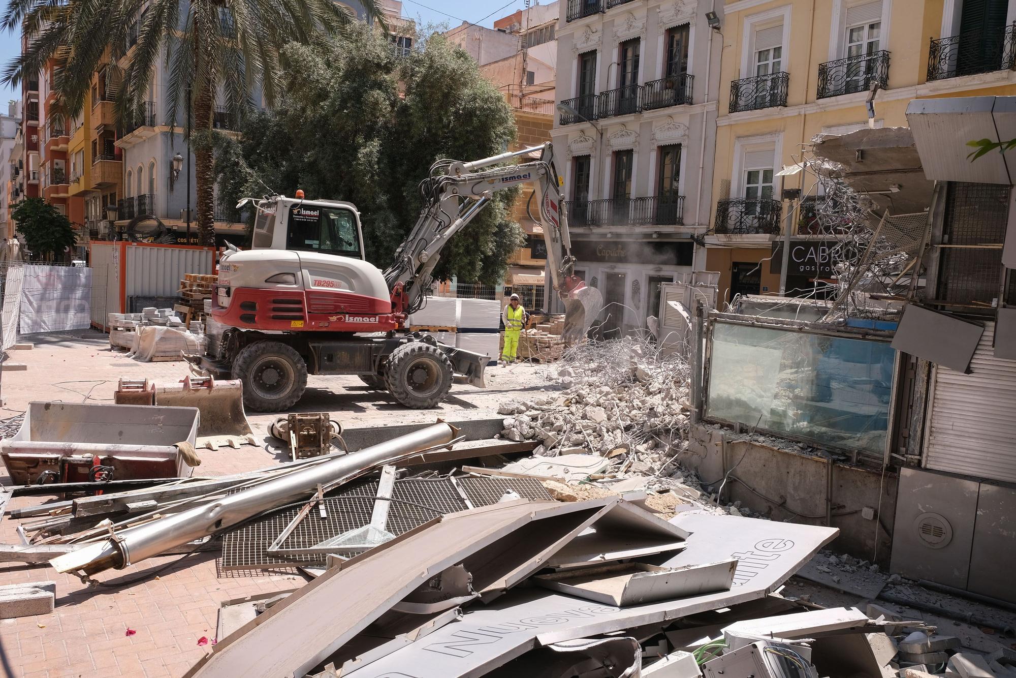 El acuario de la Plaza Nueva de Alicante reducido a escombros